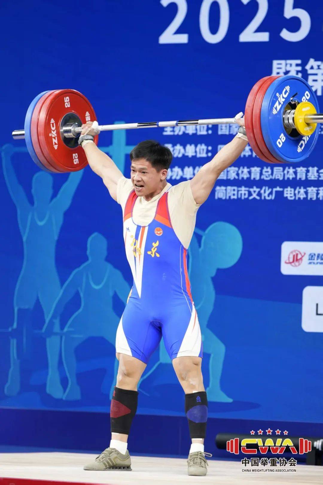 开云平台-瑞士长跑选手斩获举重比赛亚军