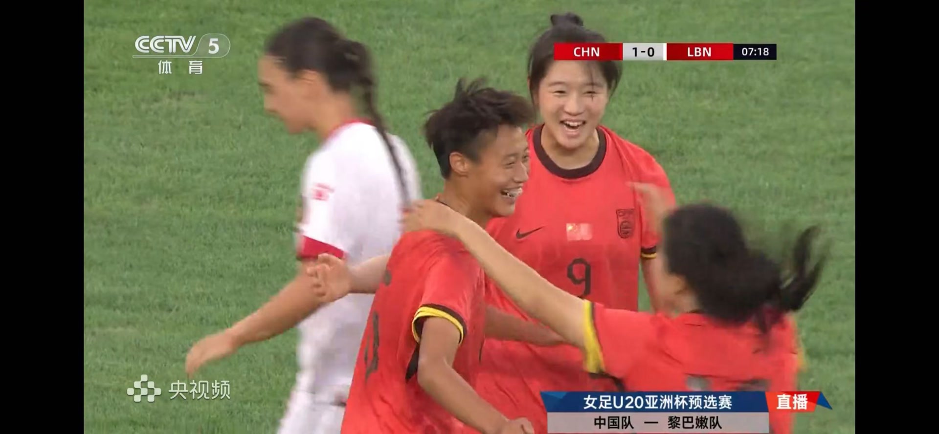中国女足球员在比赛中展现出色,成功晋级下一轮的简单介绍 中国女足球员在比赛中展现出色,成功晋级下一轮的简单介绍
