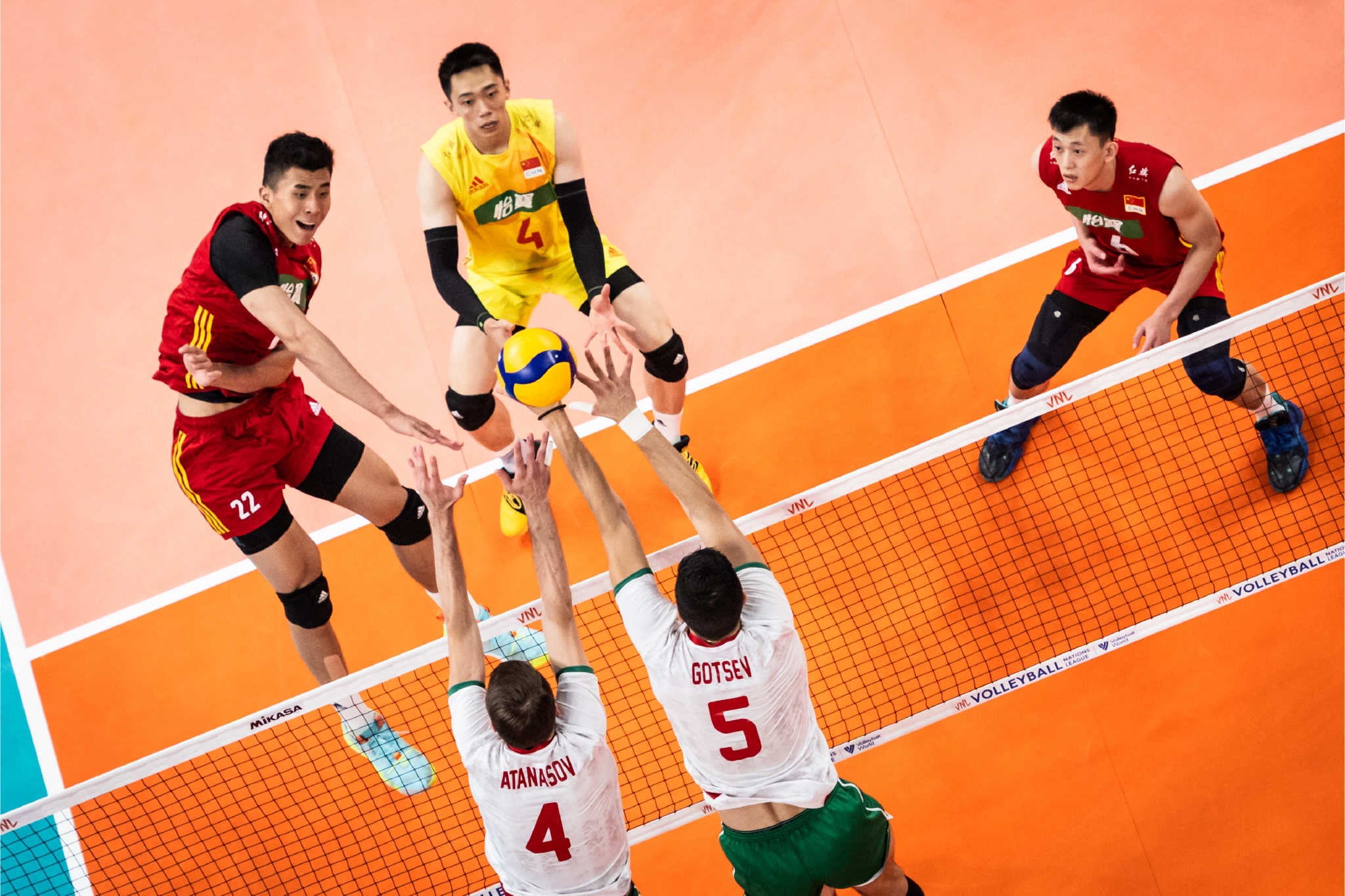 罗瑞戈中场神奇助攻，率队逆转击败对手