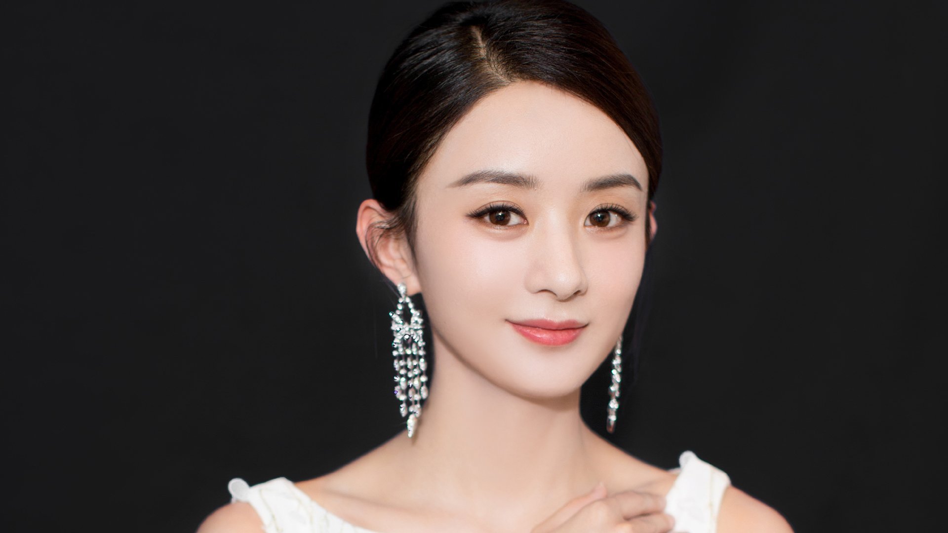 开云官网-唯一性的双重奏，德甲争冠焦点战与快船碾压广东队的体育哲学